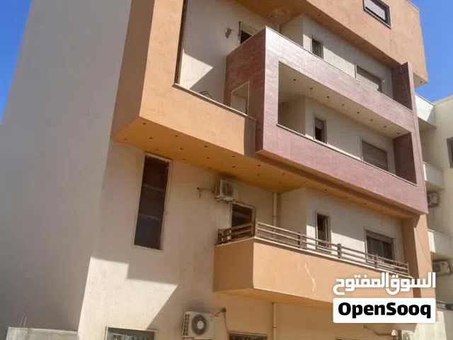 عمارة تتكون من 3 شقق وملحق . للايجار ..