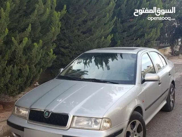 سكودا موديل 2000 مرخصة ومجمركة جير عادي ميتور 1800 cc