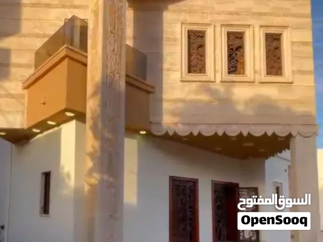 فيلال في المشتل المساحه واقل من سعذ السوق ويوجد هبكل  ويوحود دورين وفي .دور وملحق واقل من السوق