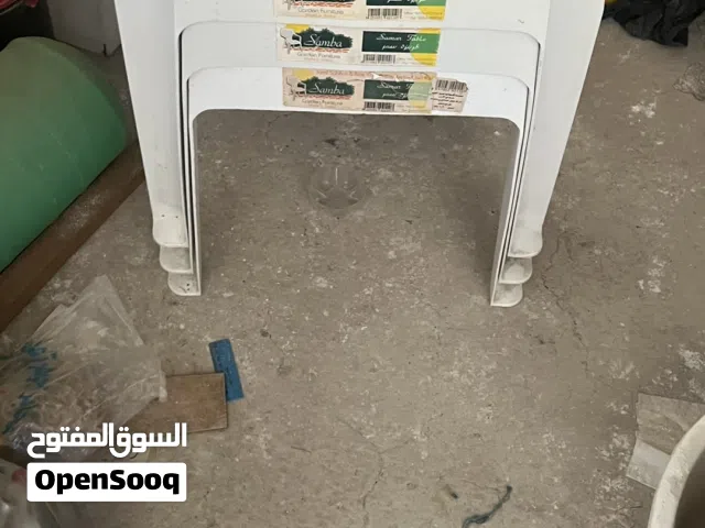 طاولات بلاستيكية جديده