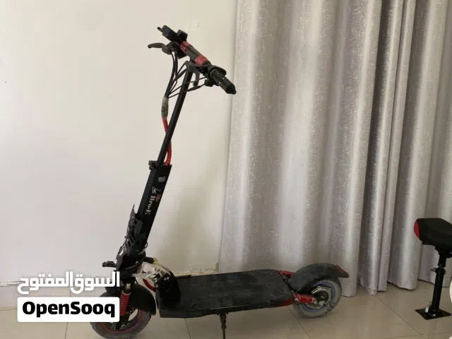 سكوتر الوحش كهربائي معدل للبيع مع الكرسي والشاحن والمفتاح وقفل ، بسعر مناسب ، وفيه مشكلة (الوصف مهم)