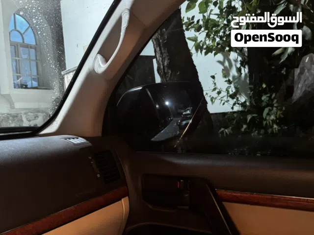 تويوتا لاند كروزر 2014 GMC فئة GXR للبيع بحالة ممتازة مع العديد من المزايا