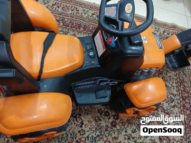 للبيع للسفر ب 20 دينار سياره حفار محتاجه شاحن ب 3 دينار وبطاريه ب 10 لان البطاريه بايظه بسبب الر