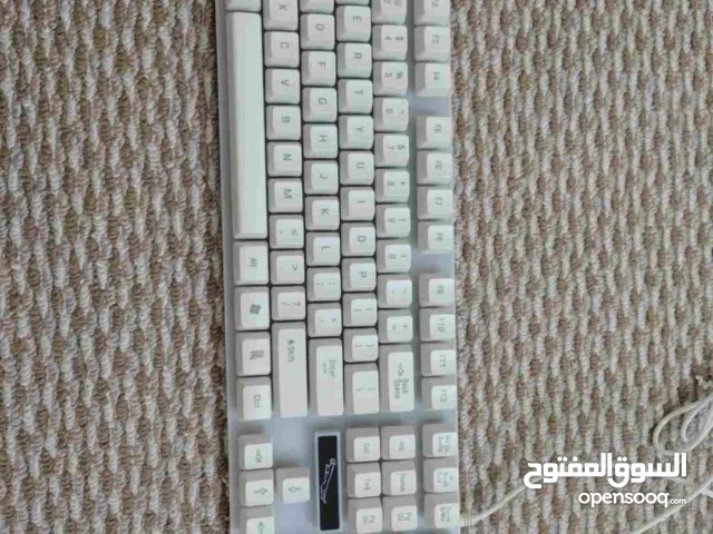 كيبورد نظيف استعمل قليل