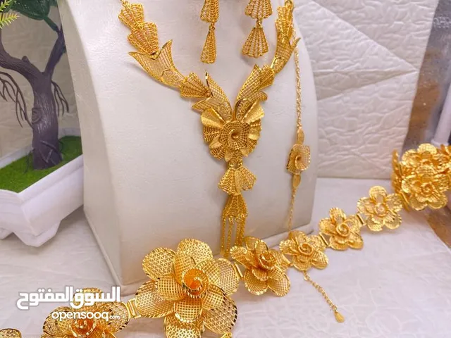 طقم مطلي بالذهب