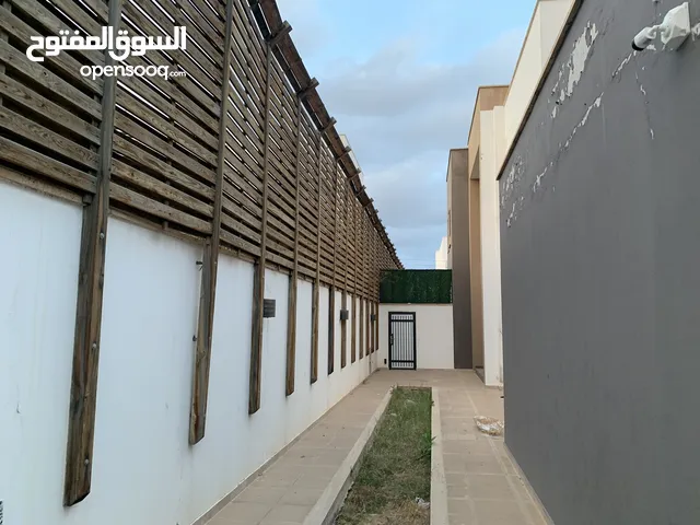 500 m2 4 Bedrooms Villa for Rent in Tripoli Alfornaj