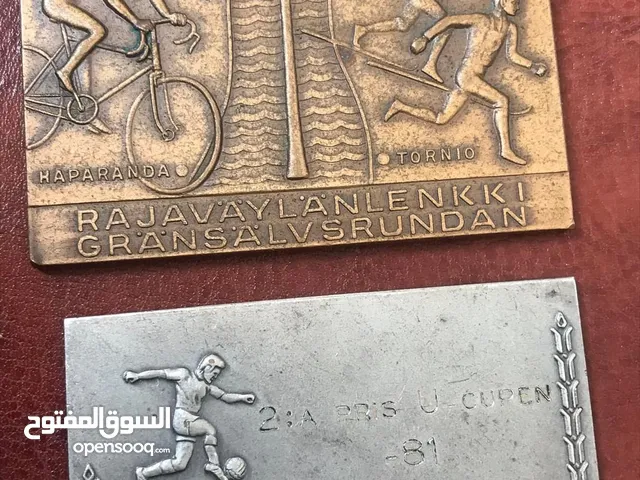 ميدالية تذكارية امريكية وميداليات اخرى