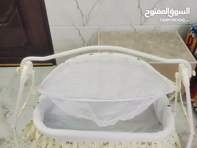 سرير طفل حديث الولاده