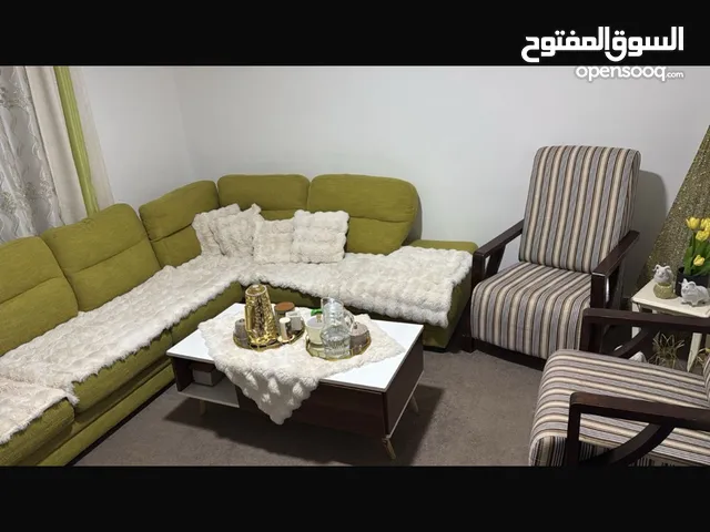 اثاث بحالة ممتازة جدا للبيع