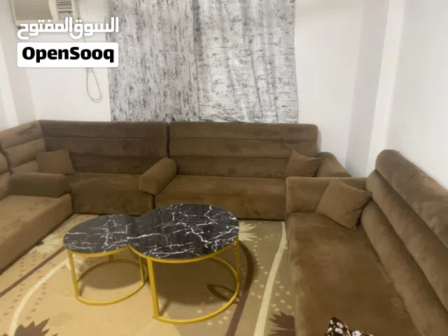 كراسي مع طاولات وستاير