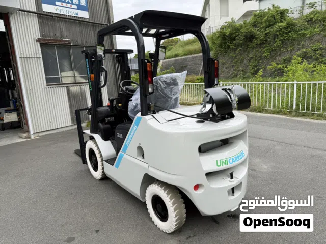 تاجير رافعات شوكية مع ونش سطحه للايجار تحميل وتنزيل جميع انواع البضائع تاجير الرافعات الشوكيه نقل ال