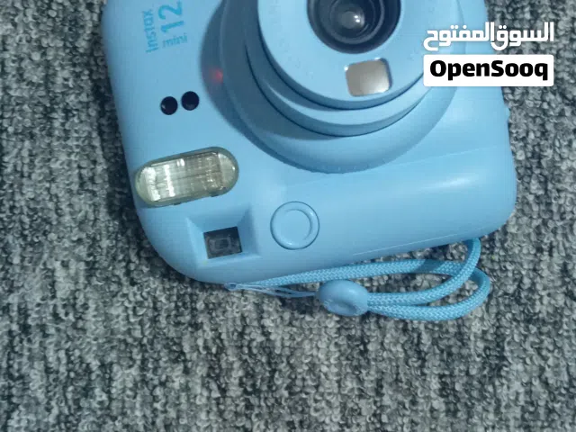 كاميرا فورية instax12mini مستعمله قليل صناعة يابانيه اصليه تحتوي على كاميرا وحافظة للكاميرا والبوم ك