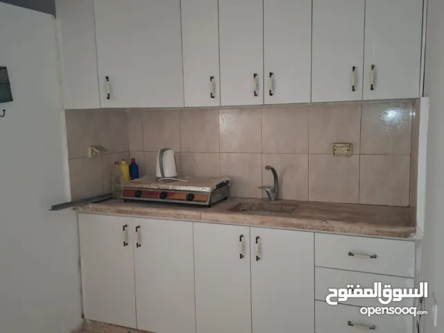 ستوديو خلف الاستراحة