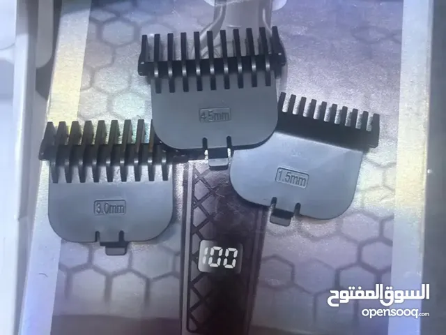 مكينة حلاقة جديدة لم تستخدم بأربع شفرات