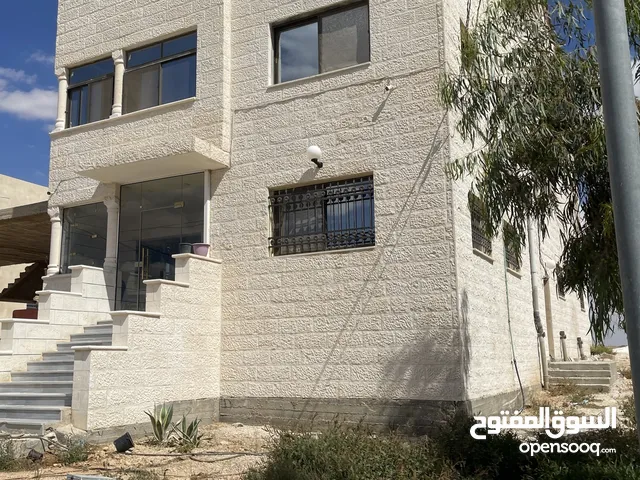 200 m2 4 Bedrooms Townhouse for Sale in Mafraq Idoun