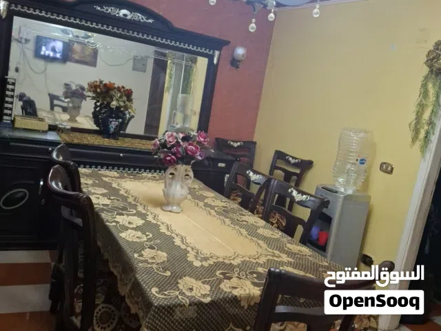 سفره دمياط خشب زان انتيك عباره عن طرابيزة ببلوره زجاج و6كراسي+بوفيه 4درف بمراية كبيرة ورخامة بلجيكي