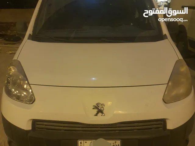 للبيع باص بيجو 2014