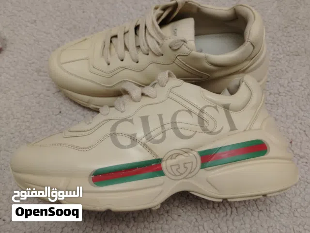 بوط GUCCI قياس 35 إيطالي شبه جديد