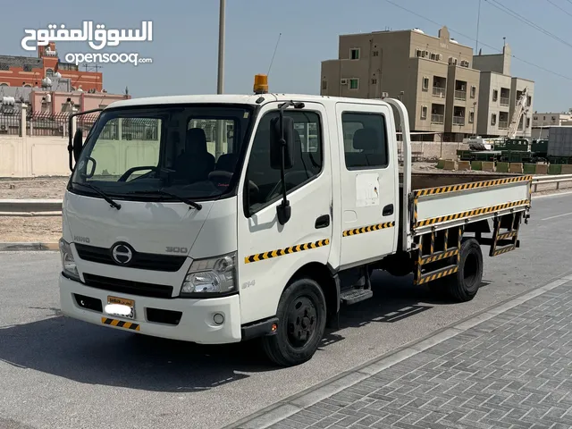 Hino 300 XZU710L 2017 (White)