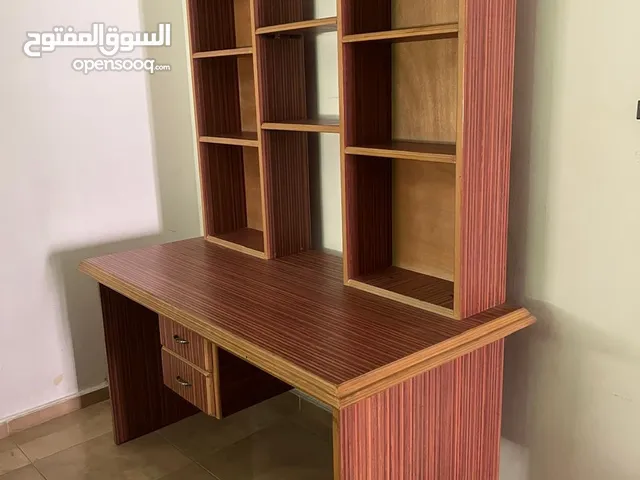 تخت ومكتب بحالة جديدة