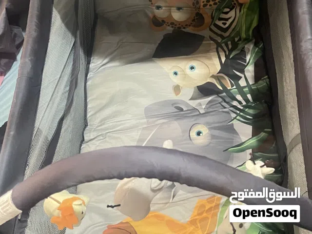 تخت بحالة ممتازة