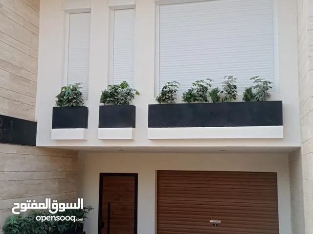 نوافذ شتر المونيوم