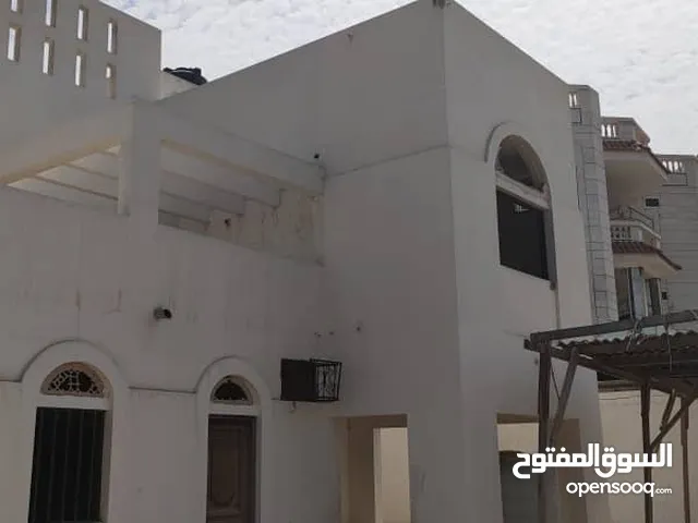 400 m2 More than 6 bedrooms Villa for Rent in Aden Other