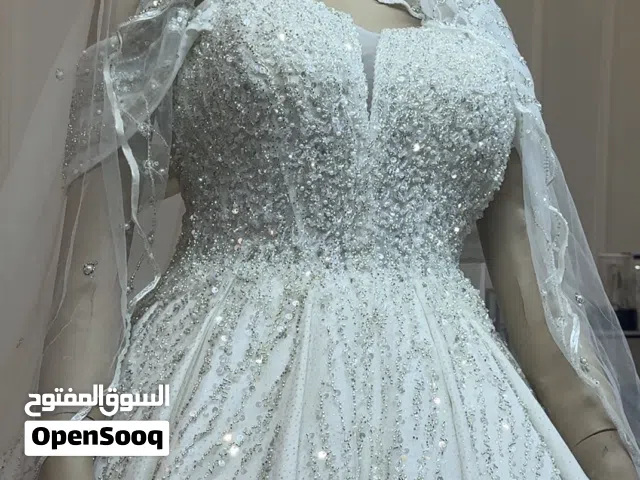 فستان عروسه فخم للبيع