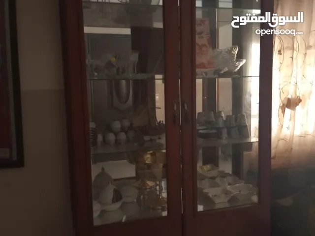 فضيه استعمل خفيف لايوجد اي كسر. او ضربات سعر 150 بوفيه استعمل.خفيف بس في اكم ضربه بدها دهان
