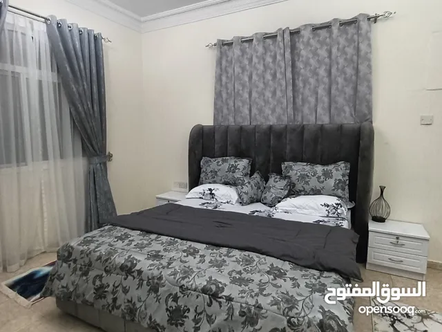 Alkhuwer 33 fully furnished apartment 2bhk بالخوير 33 شقه غرفتين وصاله وحمامين ومطبخ
