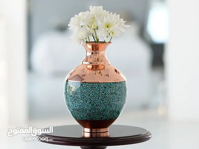 Chocolate place and copper and turquoise vase مكان شوكولاته و مزهرية نحاسية و فيروزية