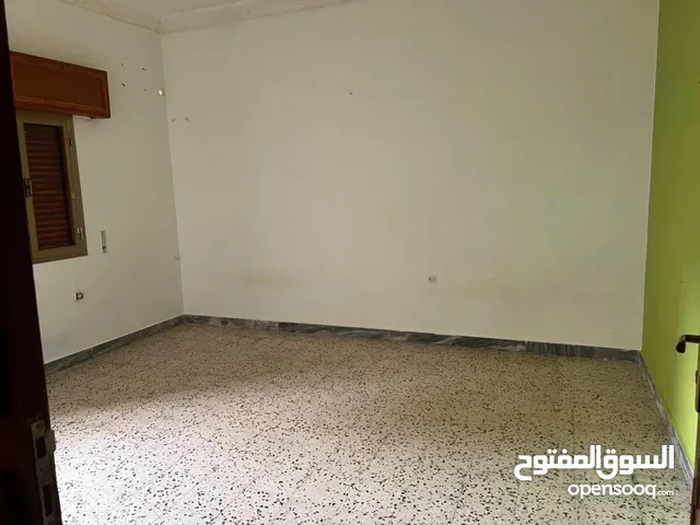 شقة للبيع الدور الرابع علي رئيسي شارع عمر المختار