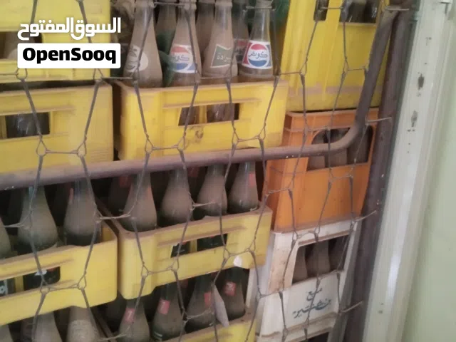 علب مشروب زجاجية