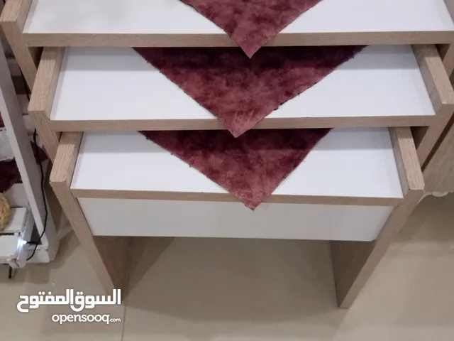 للبيع طاوله وسط مع سرفيس عدد 3