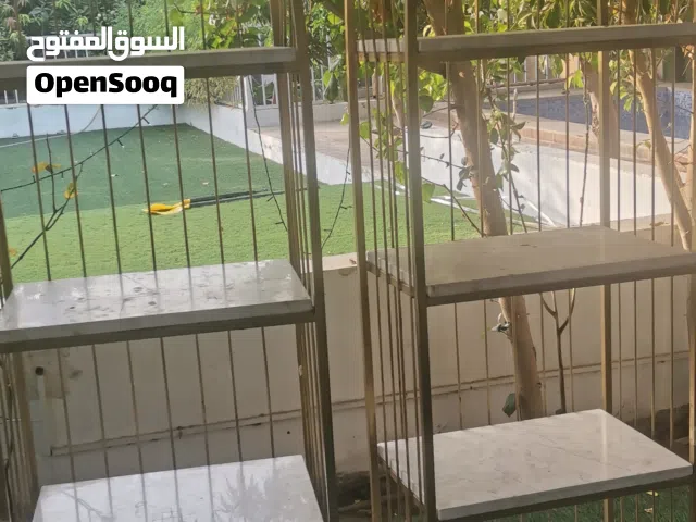 ارفف بحاله ممتازه جدا