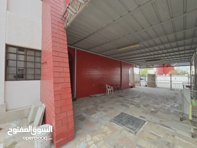 فيلا للايجار القرم  موقع مميز القرم 18 قريب شارع يوليو 23   Villa for rent in Al Qurm Prime location