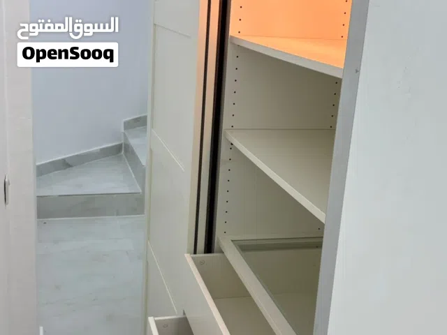 للبيع كبت من ايكيا نظيف وشبه جديد مستعمل خفيف التواصل WhatsApp فقط