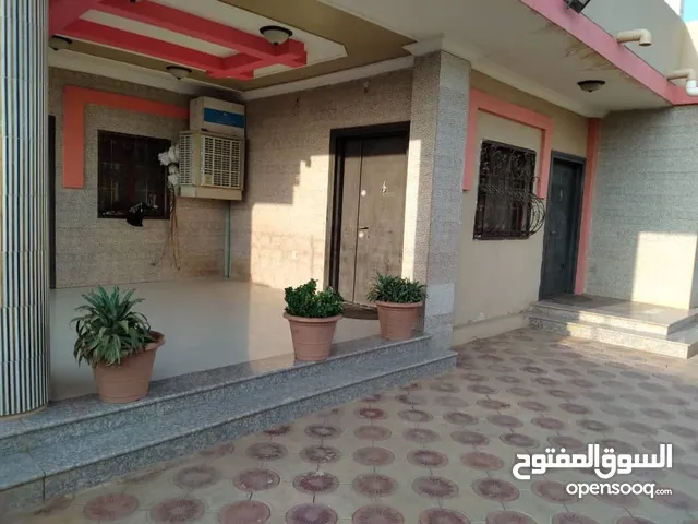 300 m2 More than 6 bedrooms Townhouse for Sale in Khartoum Azhari