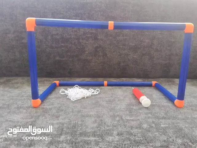 قول للكرة يجي معاه كل القطع و مع نفاخة و الشبك ثقيل مو سهل ينقطع و زين للصغار و الكبار