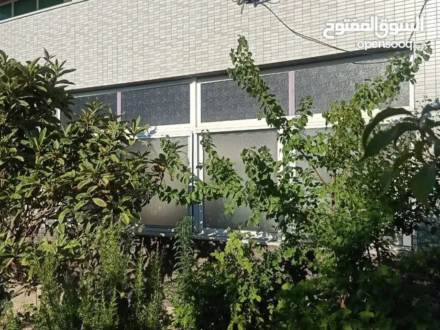 شاهد هذا الاعلان على طابو منزل مستقل طابقين نظام أمريكي للبيع مع قطعة أرض مشجره مفروزه بقوشان مستقل