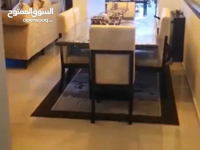 شقة بمساحة 170 متر مربع في الطيرة جهة دوار نبيل عمر سعر ع الكاش 135 الف دولار فقط