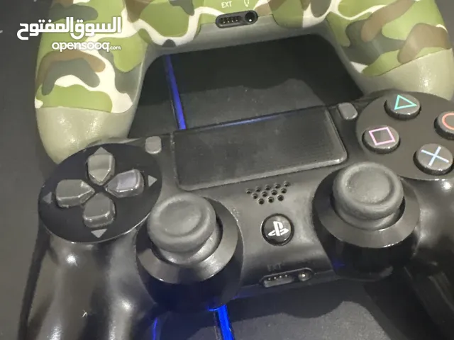 بلاستيشن فور نضيييف ومو مفتوح وفيه ألعاب تحميل قراند وكول فديوتي وماين كرافت  وألعاب سيارت والعاب