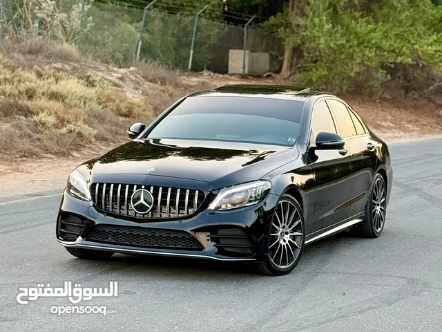 مرسيدس بنز C300 موديل 2018 4سلندر 2.0L بحالة ممتازه جدا فل اوبشن