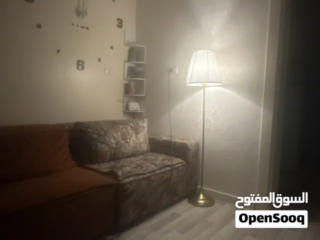 شقة بالدور التأني السراج بالقرب من مدرسة الغيران الجنوبية ... موقع ممتاز خلف عالم التسوق