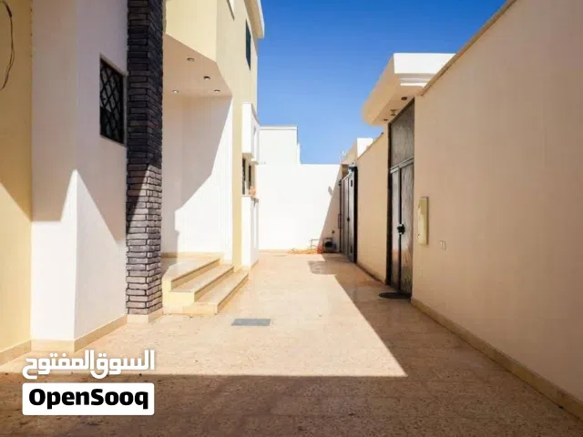 فيلا للايجار او البيع في الرحبة بالقرب من معهد ناجي فوناس سابقًا