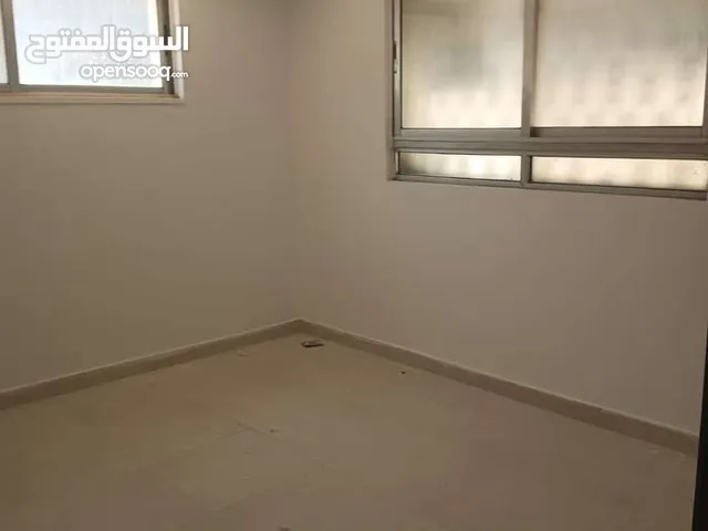 شقة فارغة للايجار في حي نزال اعلان رقم 14 مكتب حواش العقاري