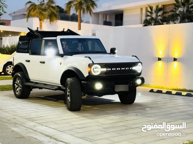 فورد برونكو كشف ،دفع رباعي ،ستة سلندر ،ممشى قليل 12000ميل البيع من اجل السفر .مرحبا