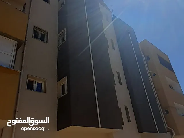 شقة سكنية طابق أرضي بمحلة لبدة بمدينة الخمس