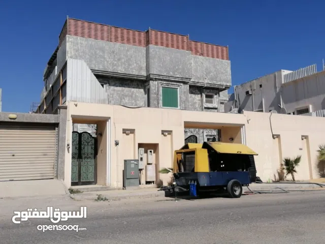 هدم وترميم ورماله ازالة صبغ وتخشين خرسانه وأعمال اسفلت وتشطيبات وتكشير وجهه منازل وقص جدران وخرسانه