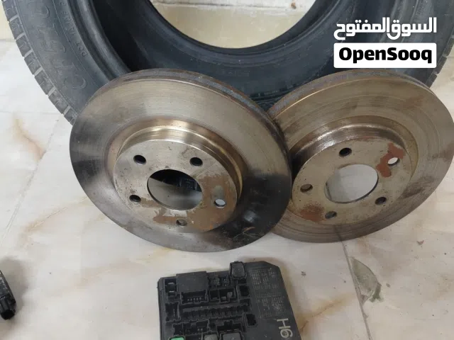 غراض نيسان سنترا2010ذوج تايرات مسخدمة وفلنجات وقاعدة فيوزات للبيع خمن وخذهن